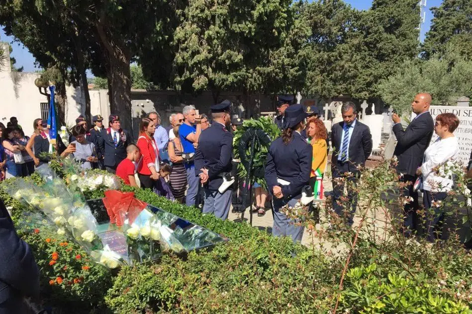 Cerimonia al cimitero di Sestu in memoria di Emanuela Loi (foto L'Unione Sarda - Deidda)