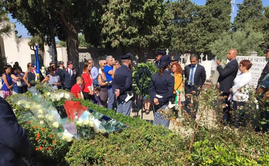 Cerimonia al cimitero di Sestu in memoria di Emanuela Loi (foto L'Unione Sarda - Deidda)