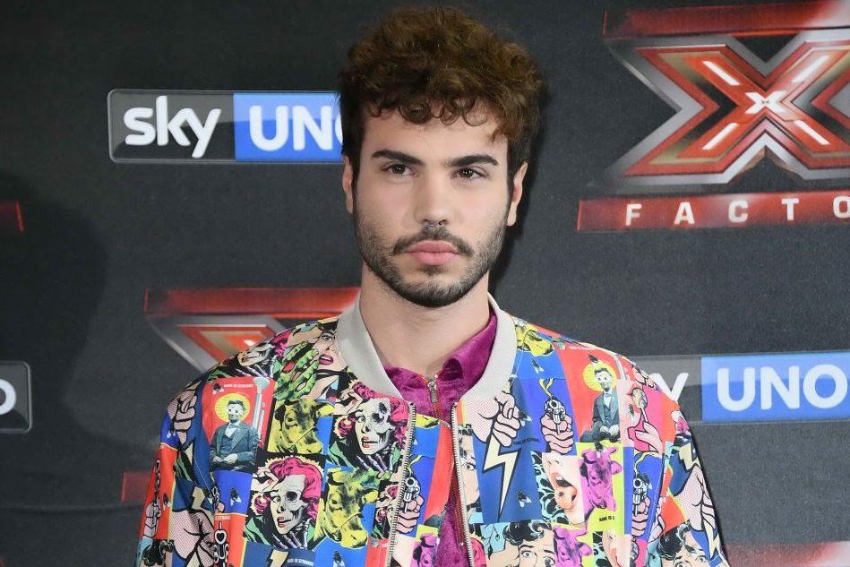 Paura per l'ex concorrente di X Factor Lorenzo Bonamano, vittima di un incidente stradale