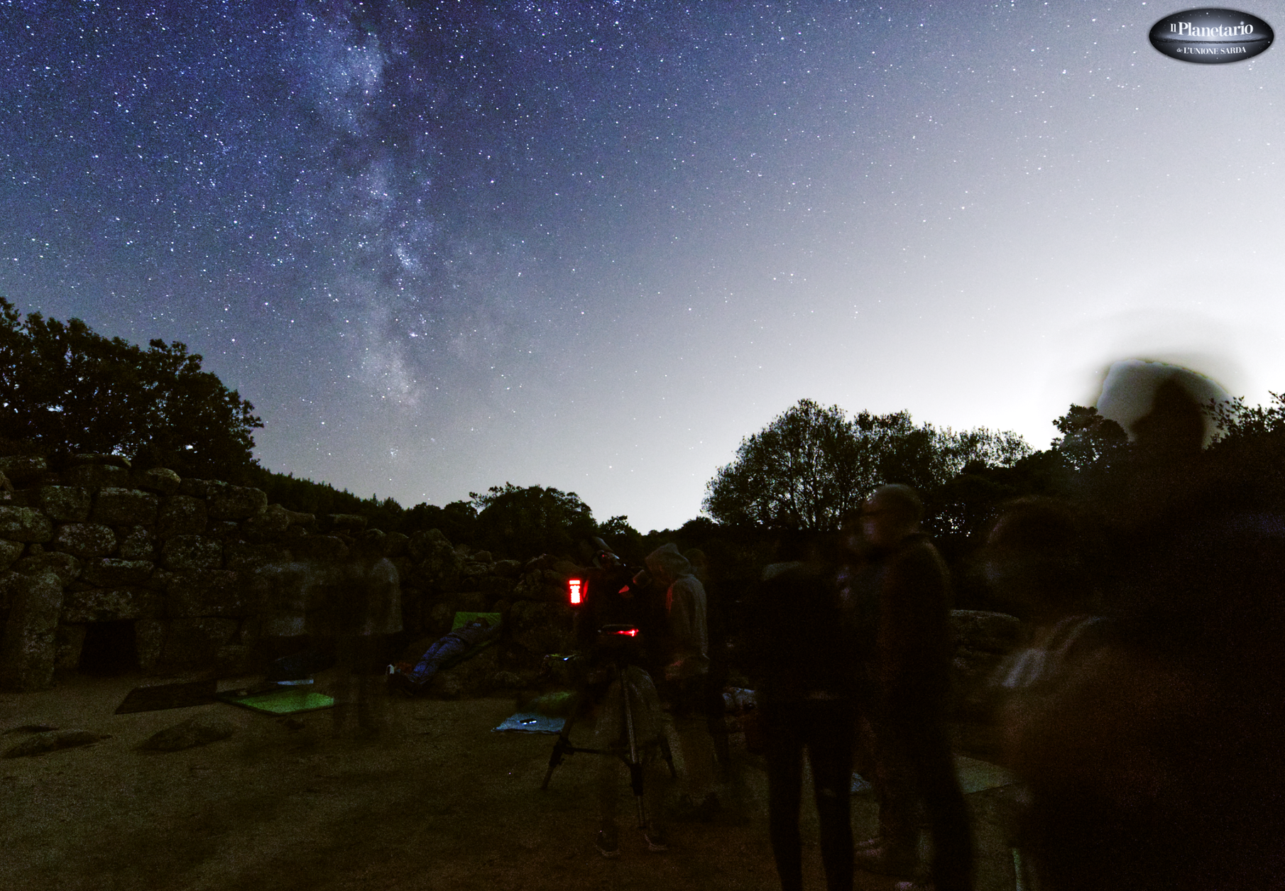 La notte delle stelle cadenti dalla Tomba dei Giganti (foto Planetario de L'Unione Sarda)
