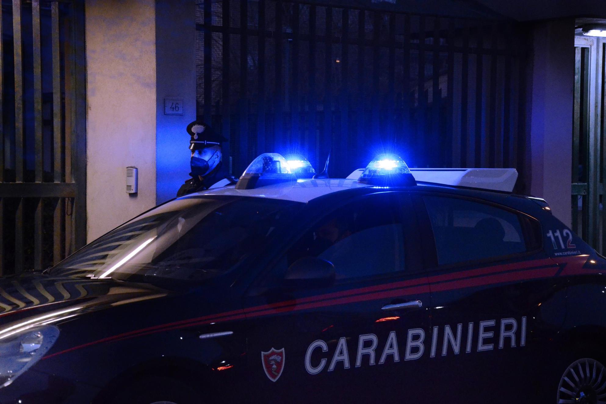 Si introducono in un appartamento e tentano di forzare la cassaforte: paura a Cagliari (foto carabinieri)