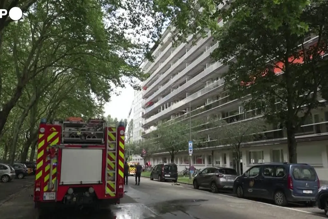 Almeno 5 morti nell'incendio in un condominio ad Anversa