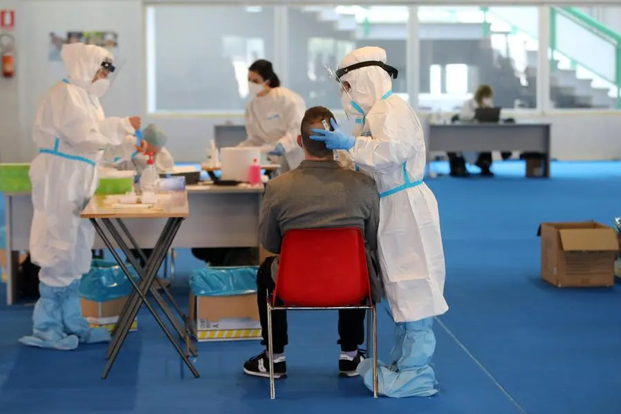 Un test anti-Covid (L'Unione Sarda)