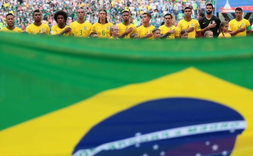 L'orgoglio verdeoro durante l'inno brasiliano