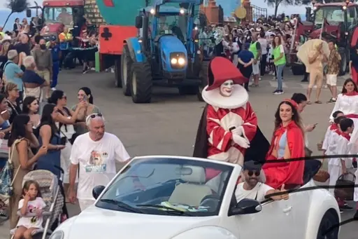 Maschere di Viareggio a Porto Torres (foto Pala)