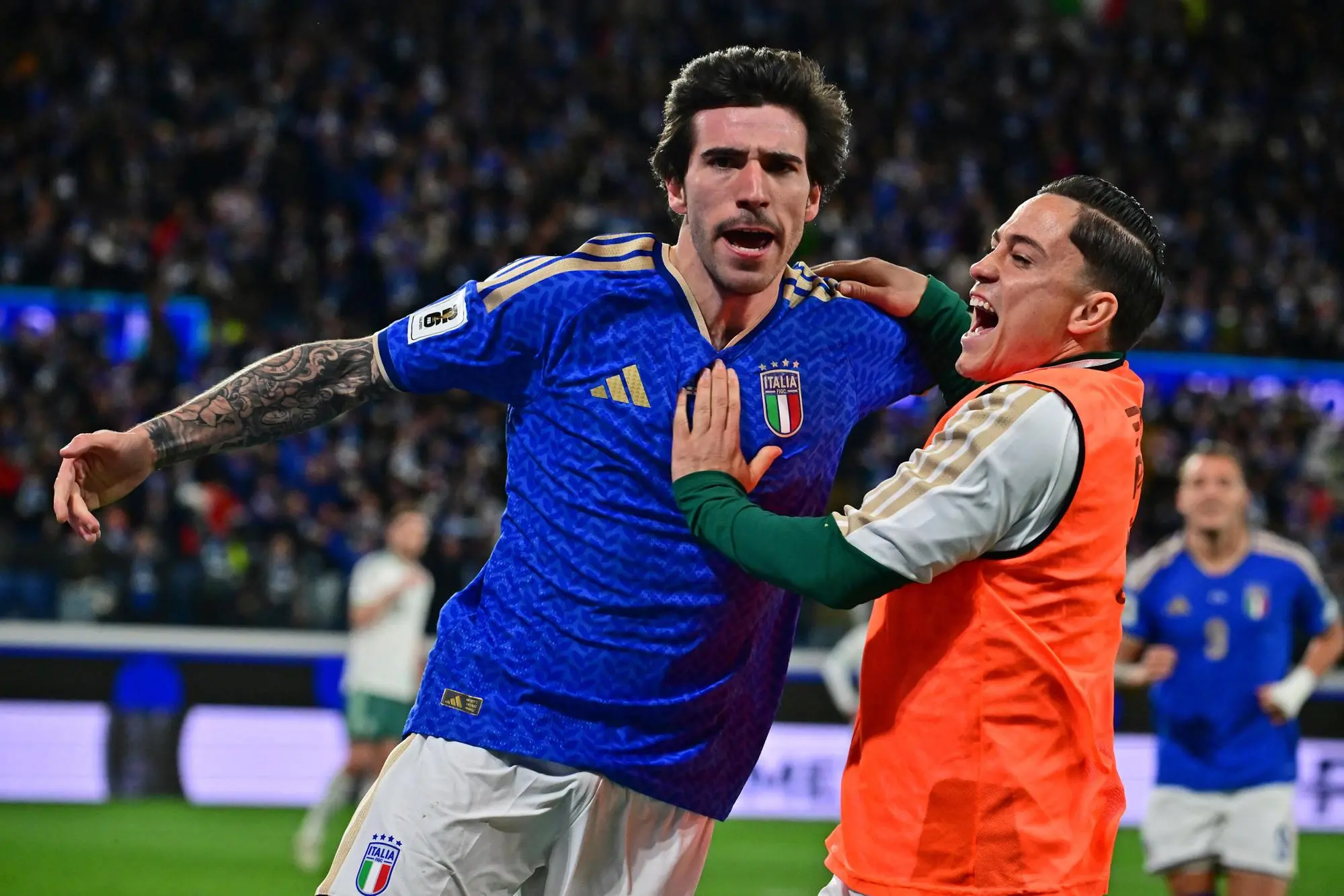 L'esultanza di Sandro Tonali per il gol che ha sbloccato Italia-Irlanda del Nord (foto Ansa)