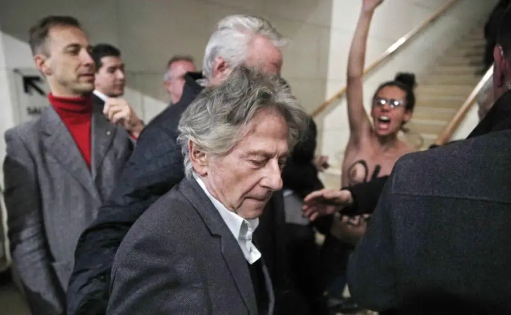 Polanski contestato da un'esponente delle Femen a Parigi (Ansa)