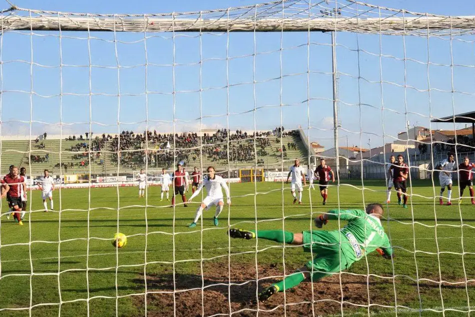 Un rigore messo a segno dall'Olbia