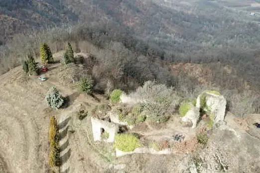 I ruderi del Castello di San Lorenzo a Gattinara (foto dal sito del Comune)
