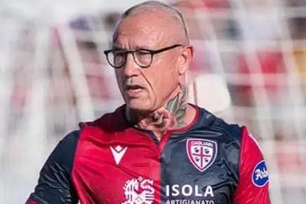 Radja Nainggolan, decisamente invecchiato, nello scatto ironico postato su Instagram