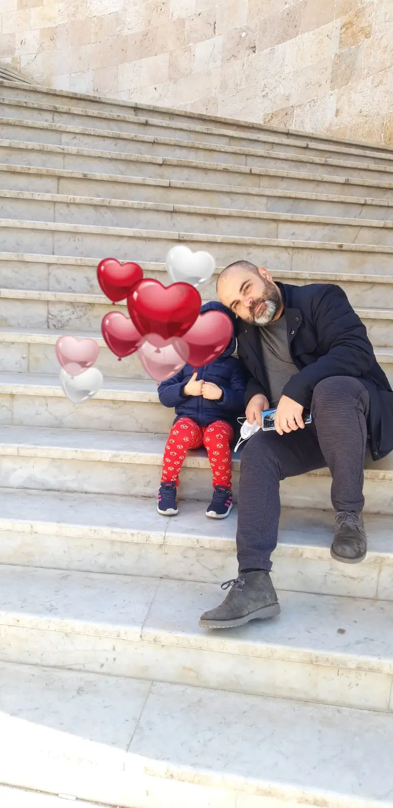 La foto con gli auguri di Giulia da Elmas