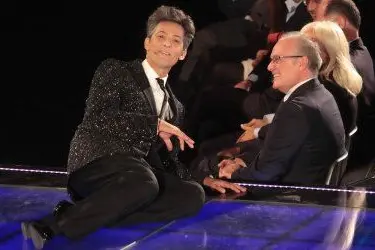 Fiorello scherza con il direttore di Raiuno, Mauro Mazza