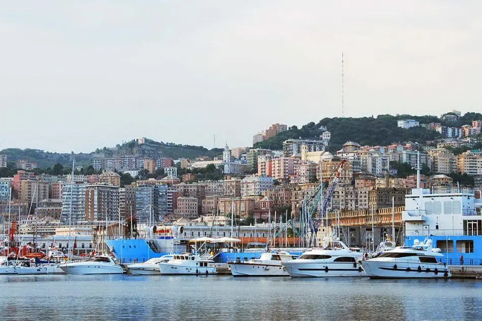 Una veduta del centro storico di Genova (foto Wikipedia)