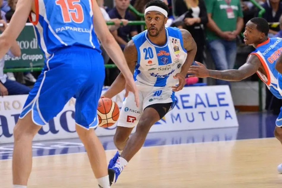 Un'azione della partita (Dinamo Sassari)