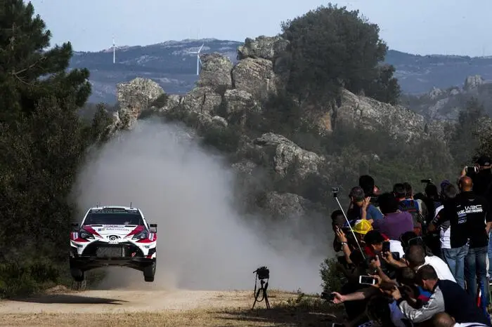epa06020702 Esapekka Lappi of Finland driving his TOYOTA YARIS WRC during day3 of Rally Sardegna 2017 in Alghero, Sardegna, Italy, 10 June 2017. EPA/NIKOS MITSOURAS