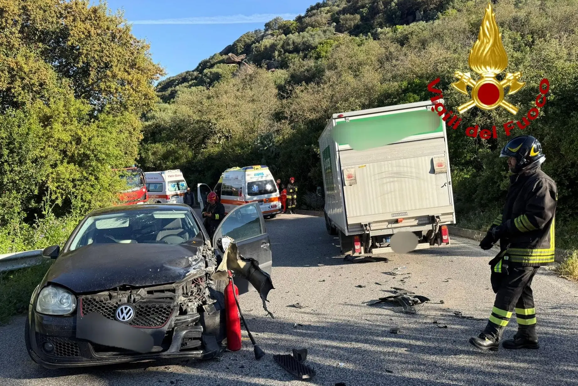 I veicoli coinvolti nell'incidente tra Benetutti e Nule, sulla sp7 (foto vigili del fuoco)