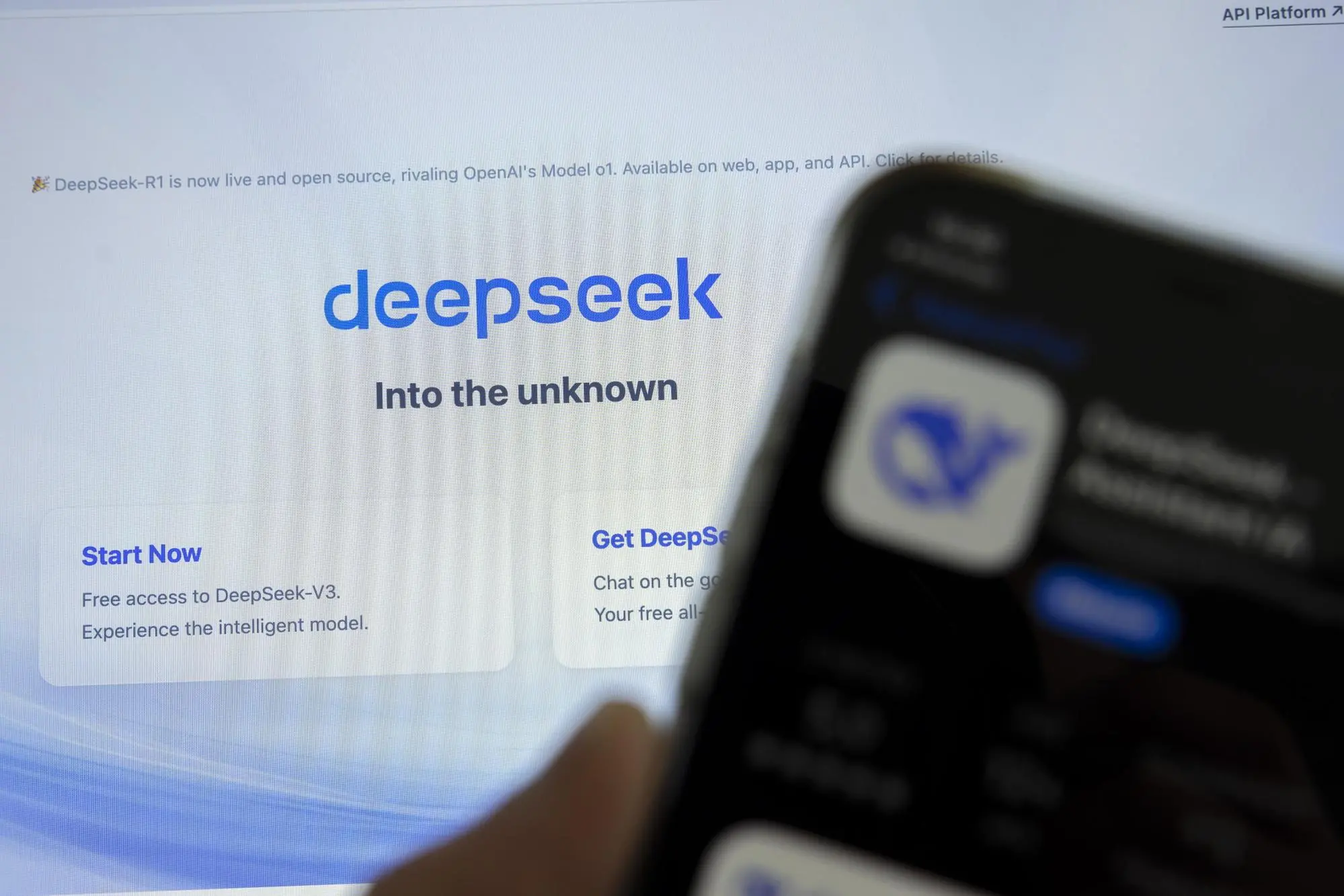 Il logo di DeepSeek (foto Epa/Ansa)