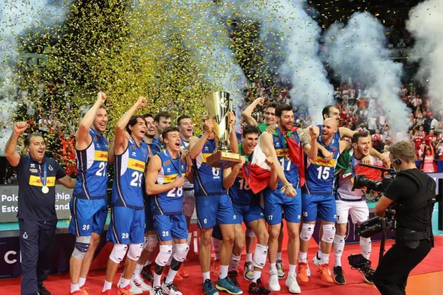 Gli azzurri in trionfo (foto Ansa/Epa)