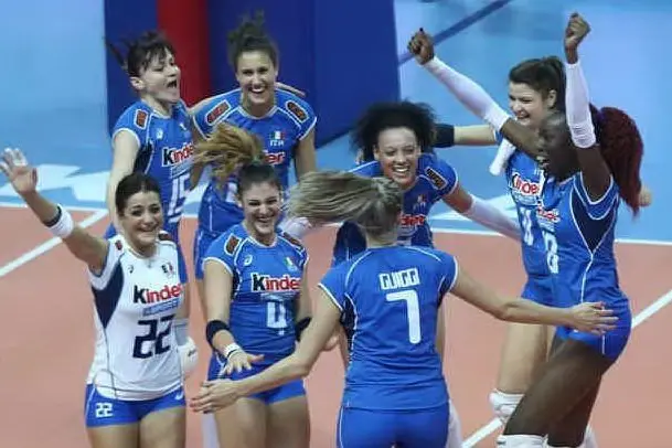 Le azzurre del volley con Alessia Orro (n. 4) al centro