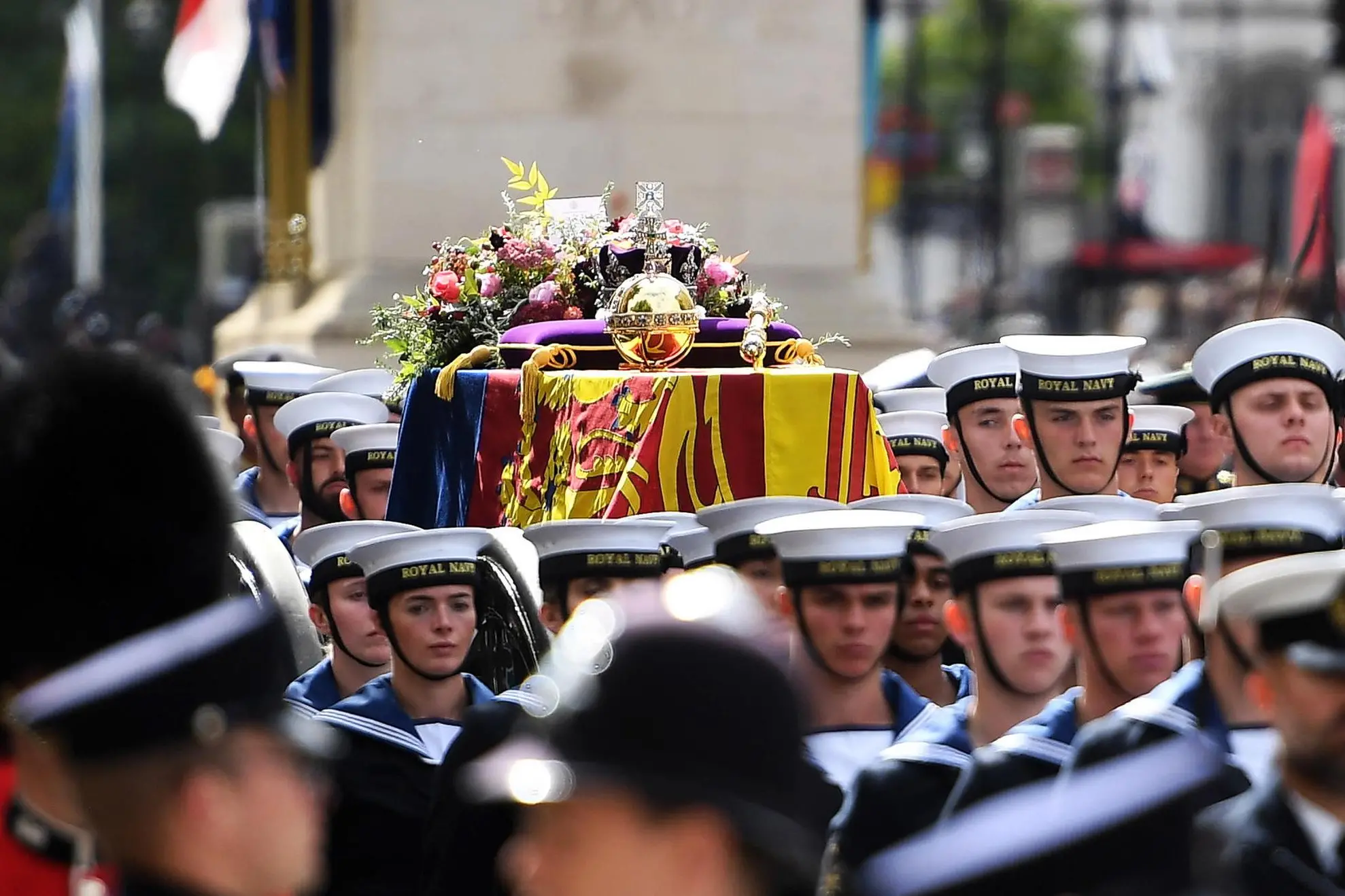 epa10193372 The Royal Household Cavalry and members of the Navy pull the coffin of Queen Elizabeth II along Whitehall during the State Funeral Procession of Queen Elizabeth II in London, Britain, 19 September 2022. Britain's Queen Elizabeth II died at her Scottish estate, Balmoral Castle, on 08 September 2022. Hundreds of delegates from around the world were paying their respects to the late British monarch. The 96-year-old Queen was the longest-reigning monarch in British history. EPA/ANDY RAIN