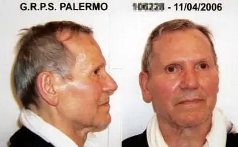La foto segnaletica dopo la cattura, nell'aprile del 2006