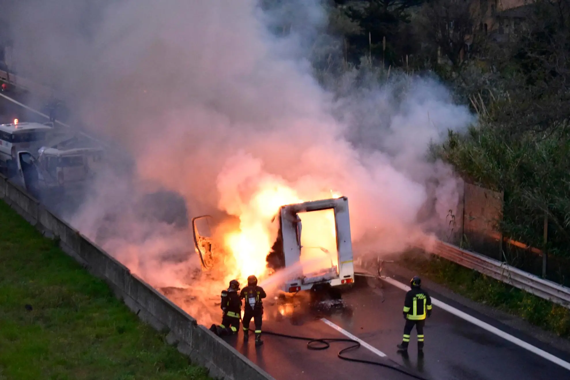 Uno dei portavalori dell'assalto a San Vincenzo, in Toscana (foto Ansa)