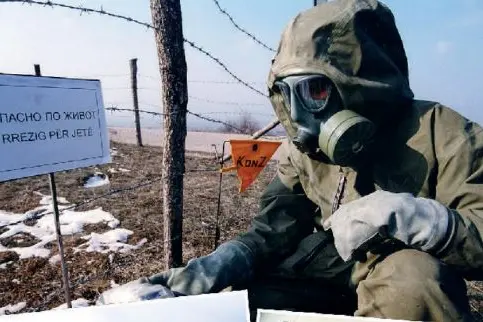 Strage all'uranio impoverito, la Nato chiede l'immunit&agrave;(foto L'Unione Sarda)