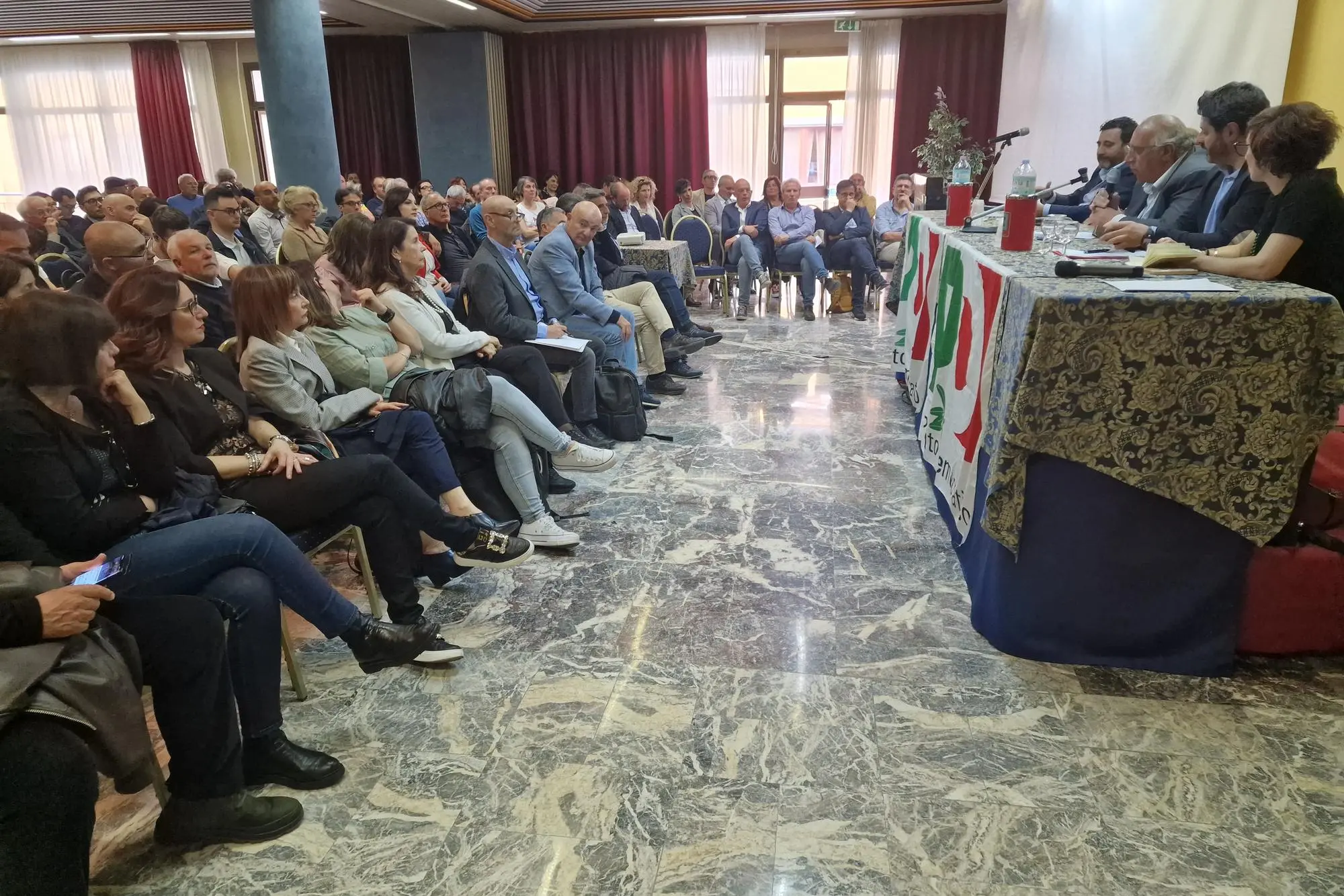 L'assemblea provinciale del Pd Sassari (L'Unione Sarda)