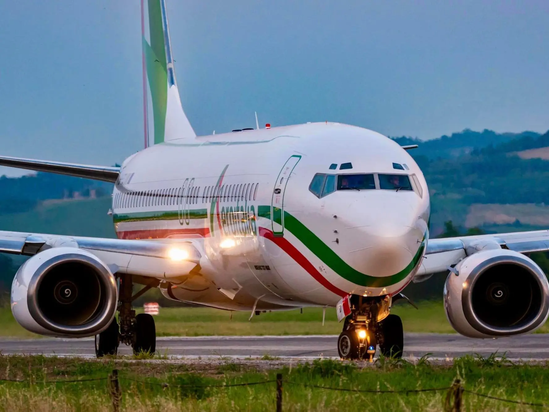 Ситуация накаляется, Aeroitalia отменяет еще три рейса на фоне протестов пассажиров.