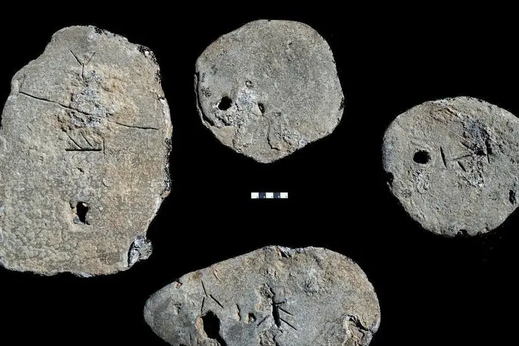 I lingotti di piombo trovati a Cesarea (Foto Hebrew University of Jerusalem)