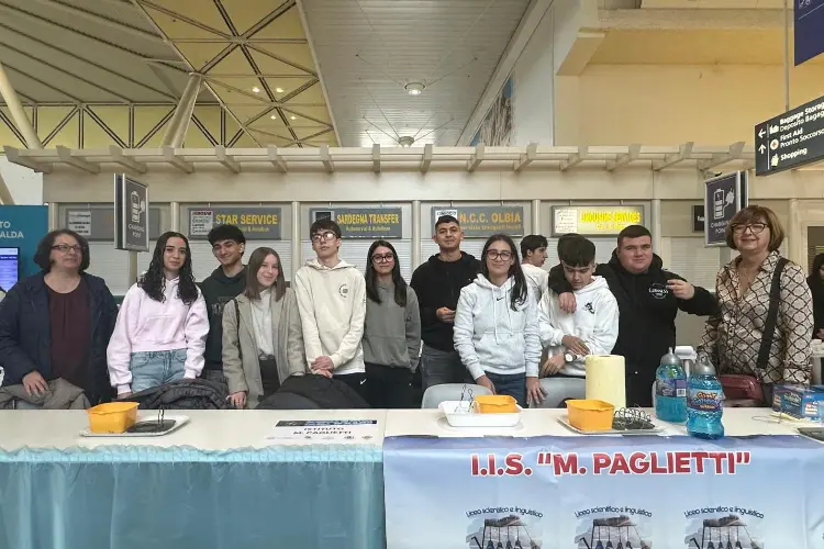 Studenti e insegnanti del Liceo di Castelsardo (foto concessa) con liberatoria