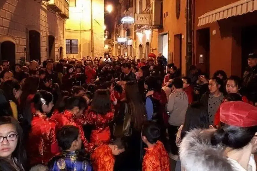 Folla al Capodanno cinese 2018 (Foto Consorzio Cagliari Centro storico)
