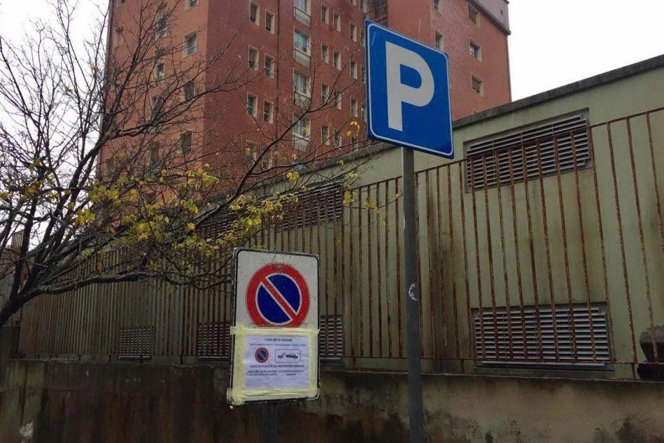 Parcheggi a pagamento davanti all'ospedale (Foto C.Simbula)
