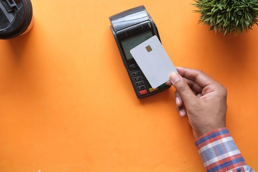 Pagamenti elettronici “bloccati”: impossibile usare bancomat e carte di credito