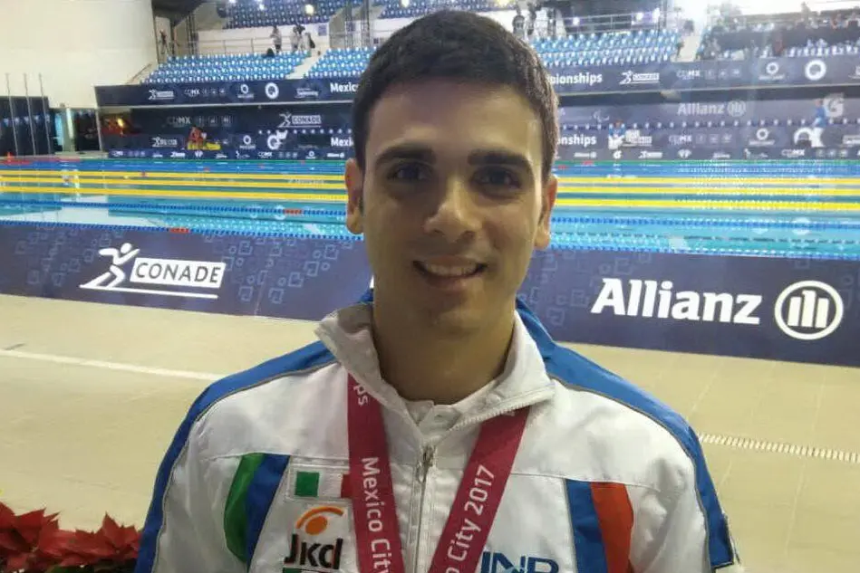 Il nuotatore Vincenzo Boni