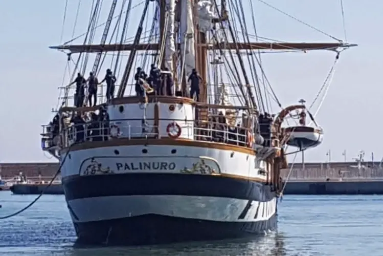 La nave Palinuro (foto concessa)