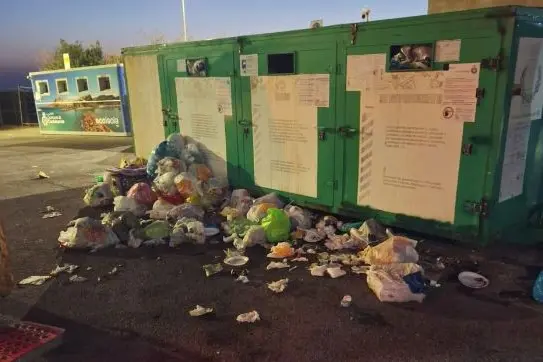 Rifiuti a Castelsardo (foto concessa)