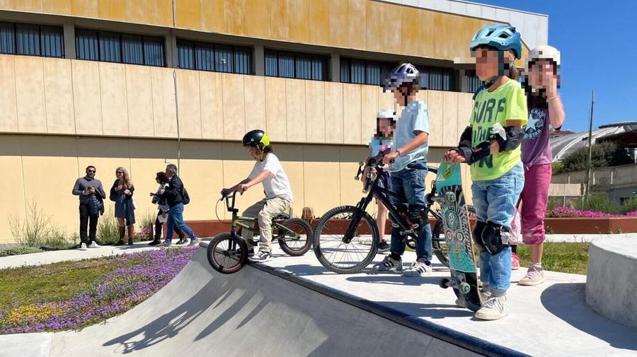 Skate, pattini e Bmx: inaugurata la nuova pista, nasce lo spazio  “street”