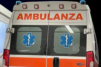 Un'ambulanza (Ansa)