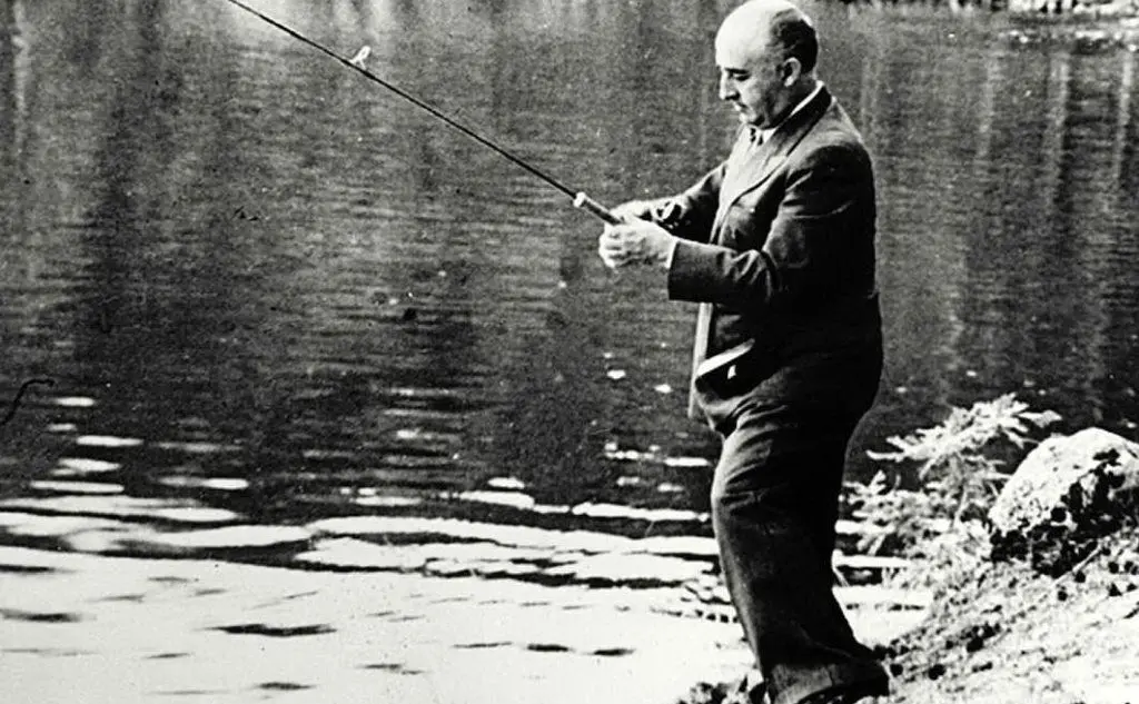 Franco a pesca (Ansa)