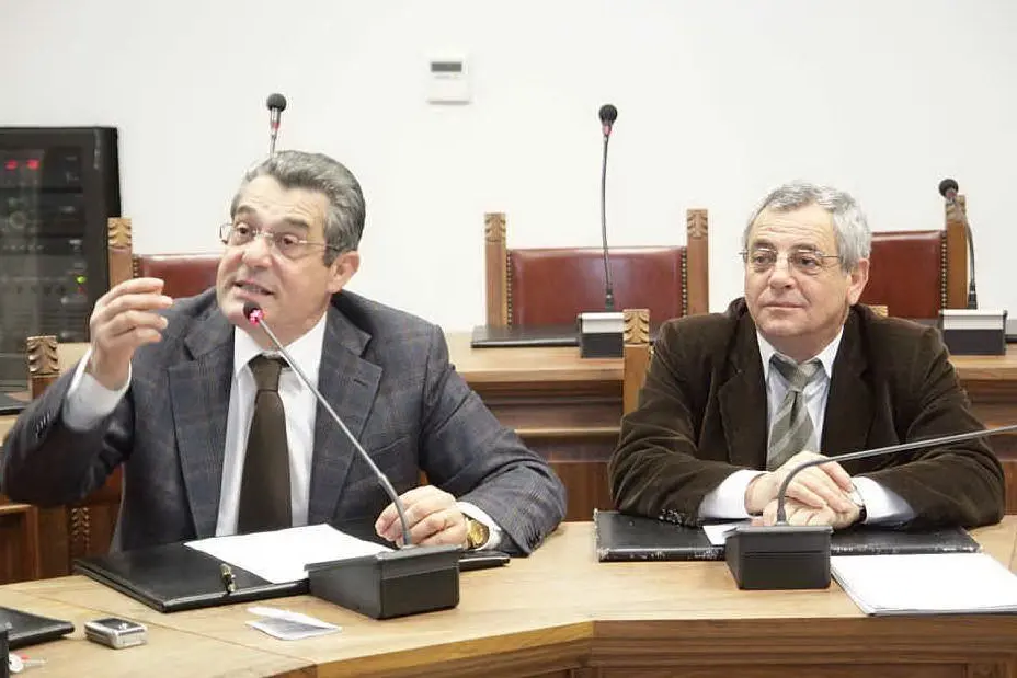 A sinistra il sindaco di Sestu e a destra il suo vice