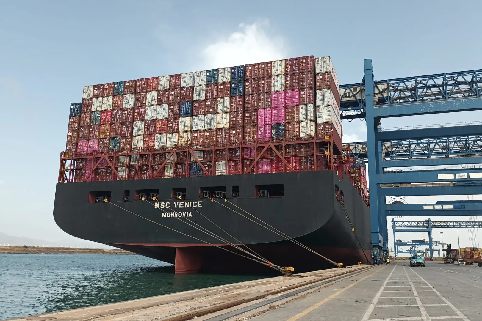 Cagliari, Porto canale la nave Msc Venice