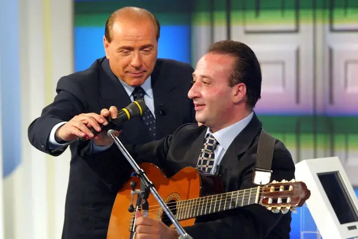 Silvio Berlusconi e Mariano Apicella (Ansa)