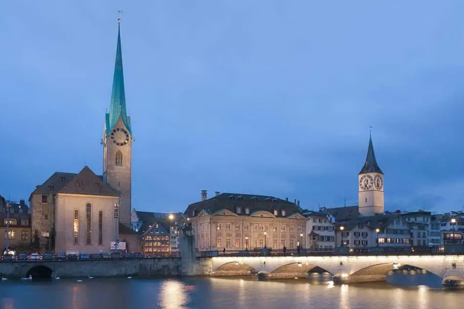 Panoramica di Zurigo (fonte Wikipedia)