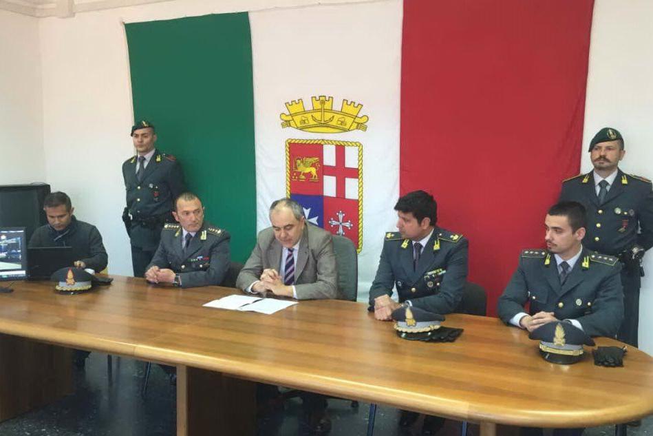 Blitz della Finanza tra Sardegna e Lazio: sequestrati 843 kg di droga, 5 fermi