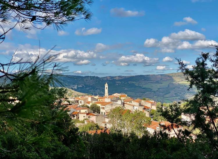Fede e tradizione: Muros si prepara per la Via Crucis