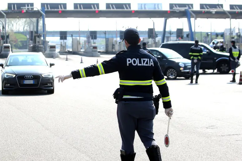 Polizia (Ansa)