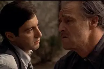 Don Vito con il figlio Michael (Al Pacino), che ne prenderà il posto