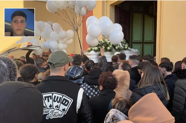 I funerali, nel riquadro Thomas Frau (Anedda)
