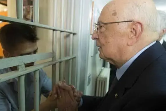 Il presidente Napolitano in visita in un carcere
